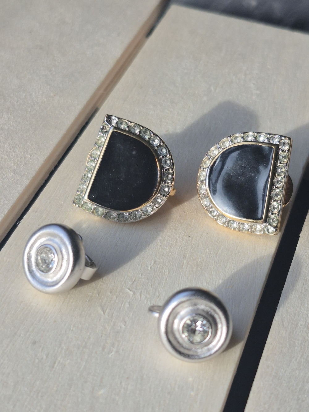 Nina Ricci set Elegant Black and Silver Crystal-Trim Stud Earrings